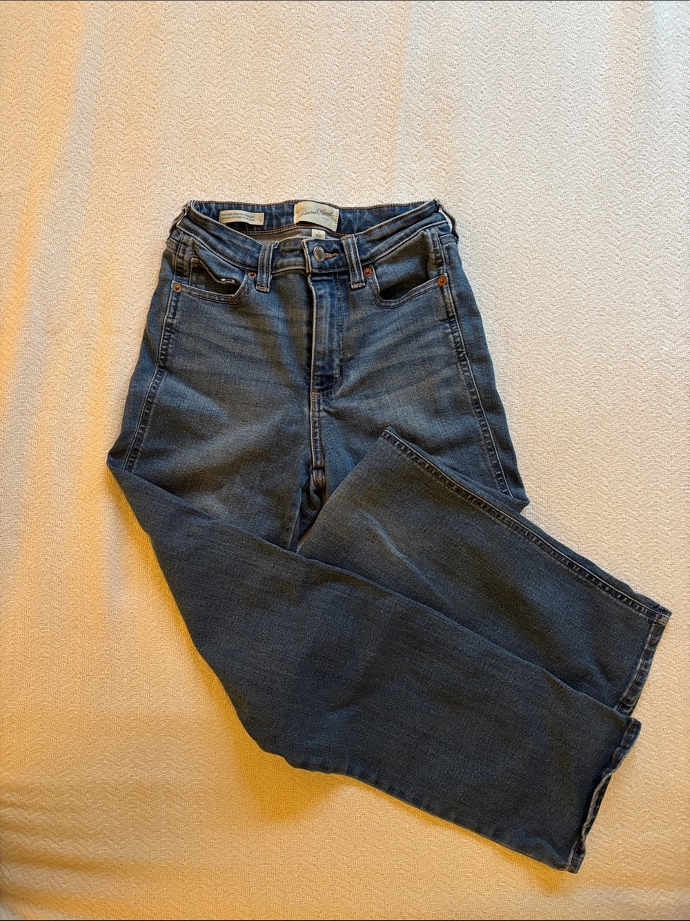 Universal Thread Women's Straight Leg Dark Blue Jeans